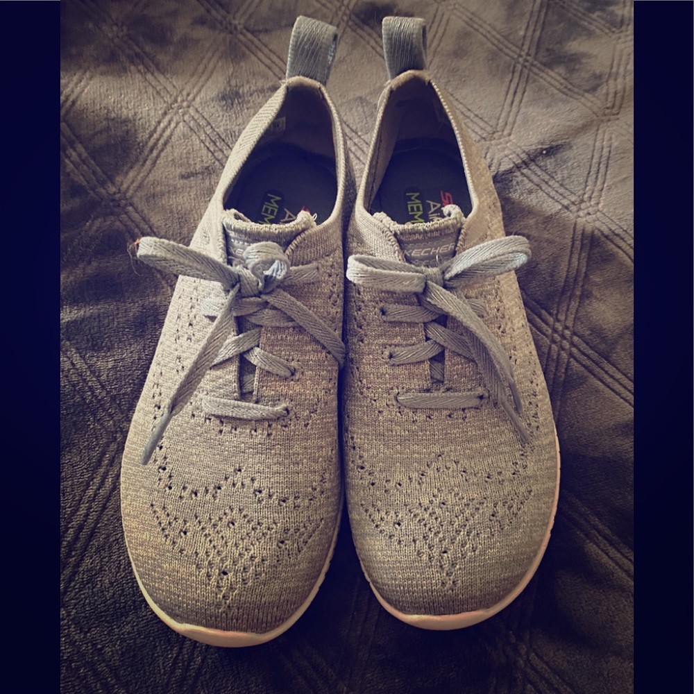 Skechers athletic saddle shoe